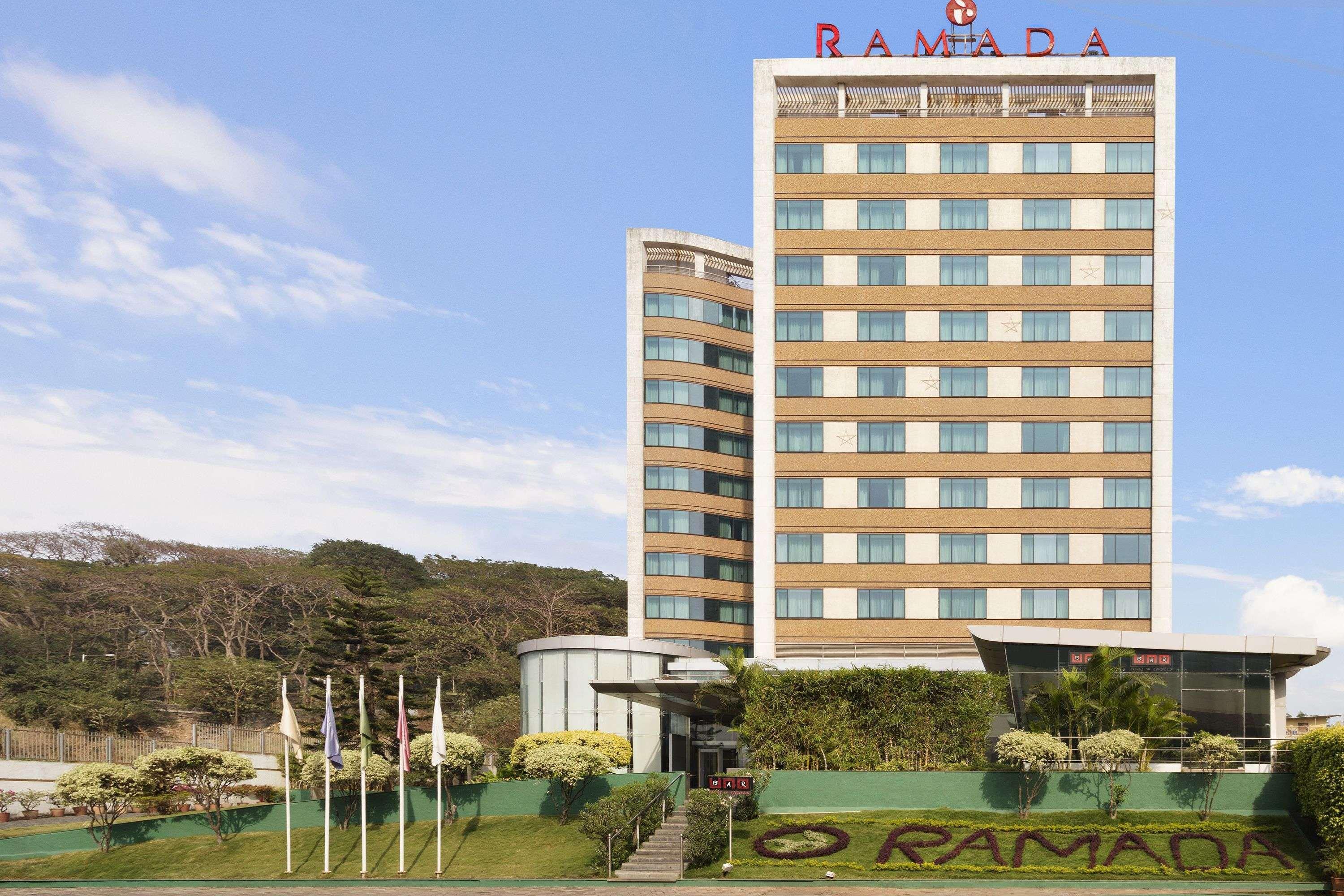 Ramada Powai Hotel & Convention Centre Bombay Eksteriør billede